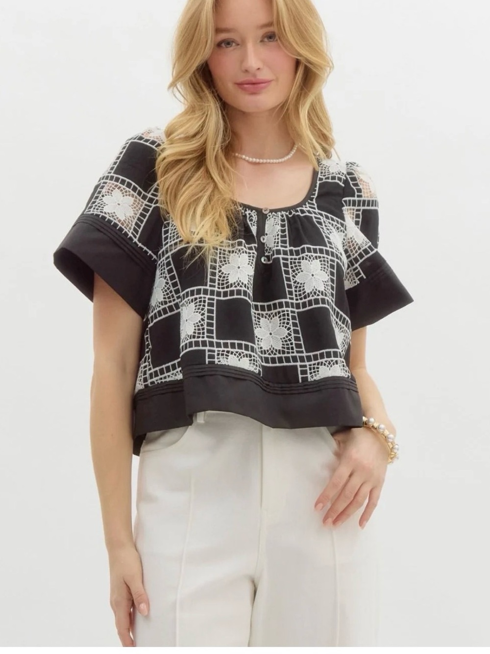 entro Black & White Crochet-Grid Crop Top